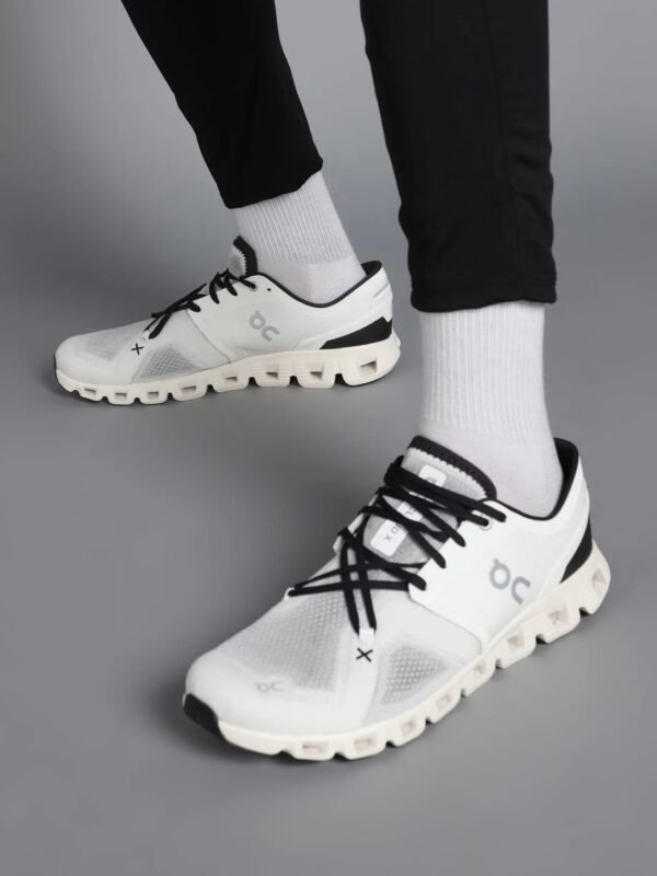 On Running Cloud X 3 white