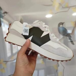 New Balance 327 Moonbeam