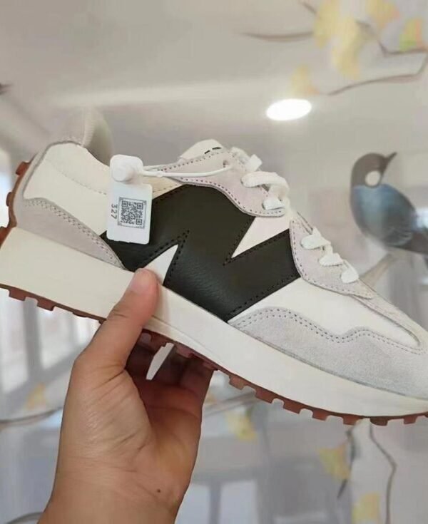 New Balance 327 Moonbeam