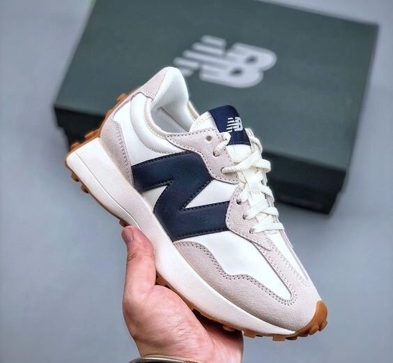 New Balance 327 Moonbeam Outerspace