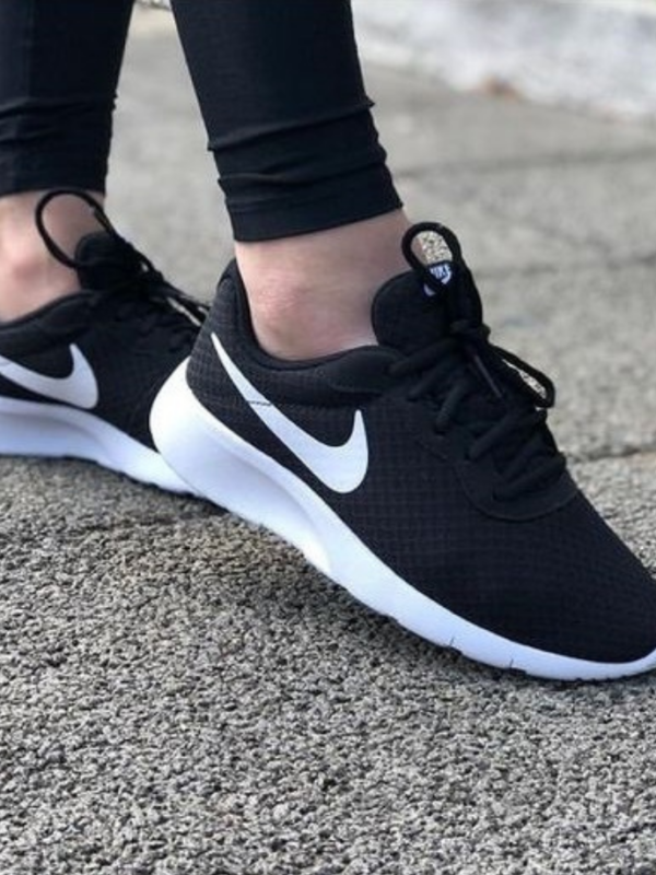 Nike Revolution 6 FlyEase Shoes Seamless Comfort and Performance