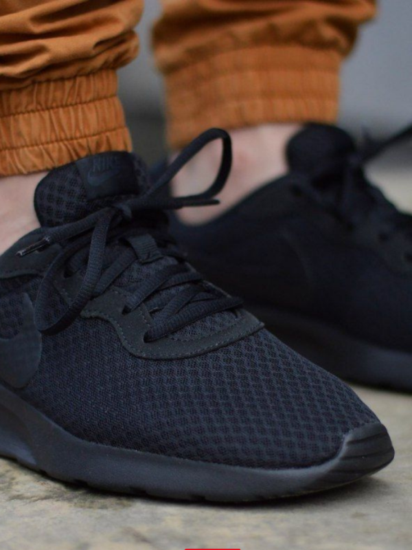 Nike Revolution 6 Black Shoes Seamless Comfort and Performance