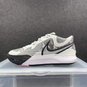 Men Nike Kyrie 8 Limited edition
