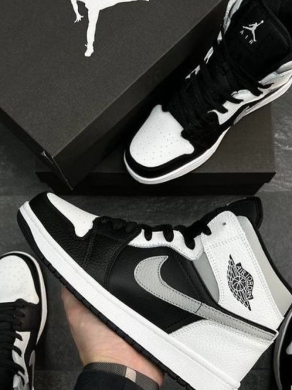 Nike Air Force Sneakers