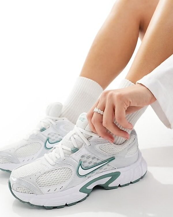 Nike V5 RNR Summit White Cannon