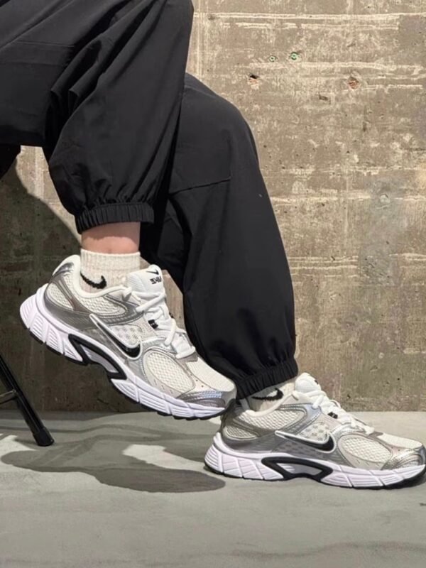 Nike V5 RNR White Vast Grey College Grey Black