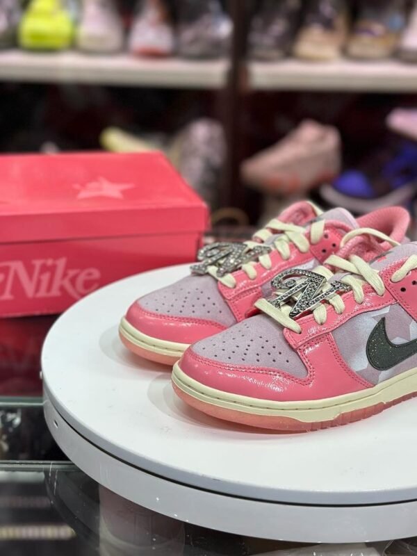 Nike SB Dunk Barbie
