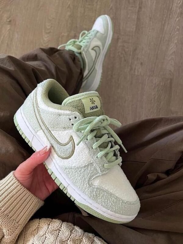 Nike Dunk Low Fleece Honeydew