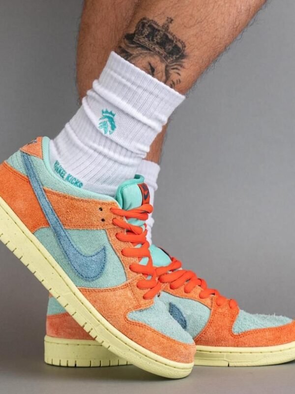 Nike SB Dunk Low Orange Emerald Rise