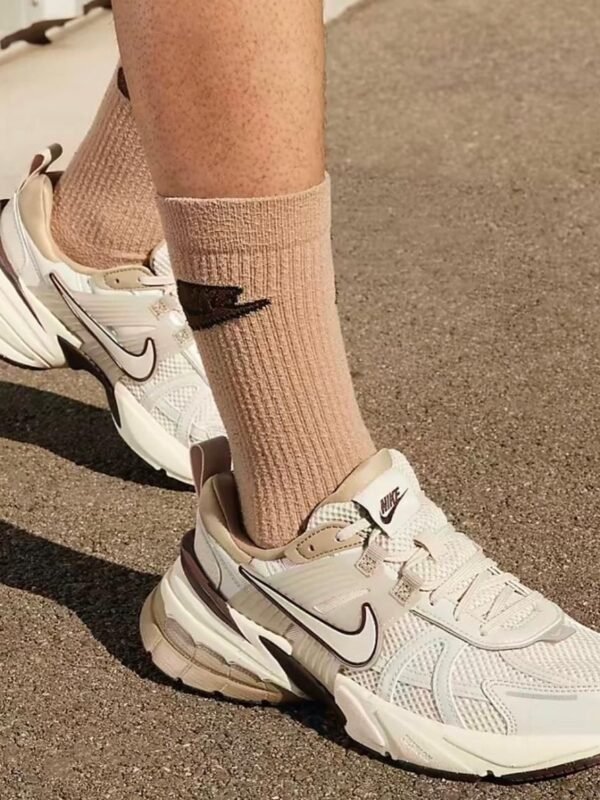 Nike V2K Run Light Orewood Brown
