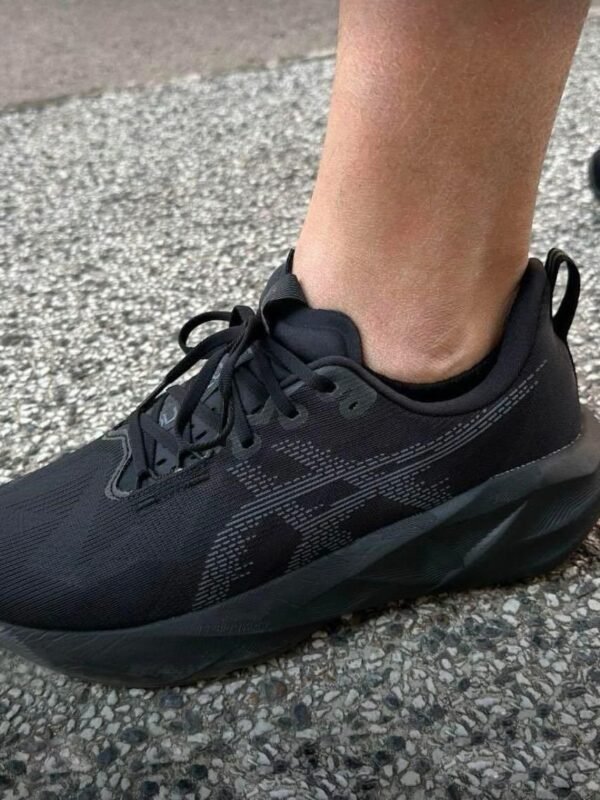 ASICS Novablast 5 Black Carrier Grey