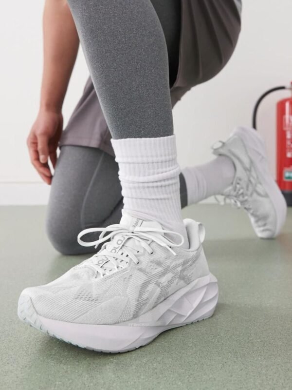ASICS Novablast 5 White Piedmont Grey