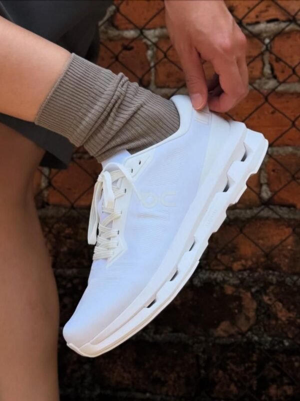 On Running Cloudzone Ice white