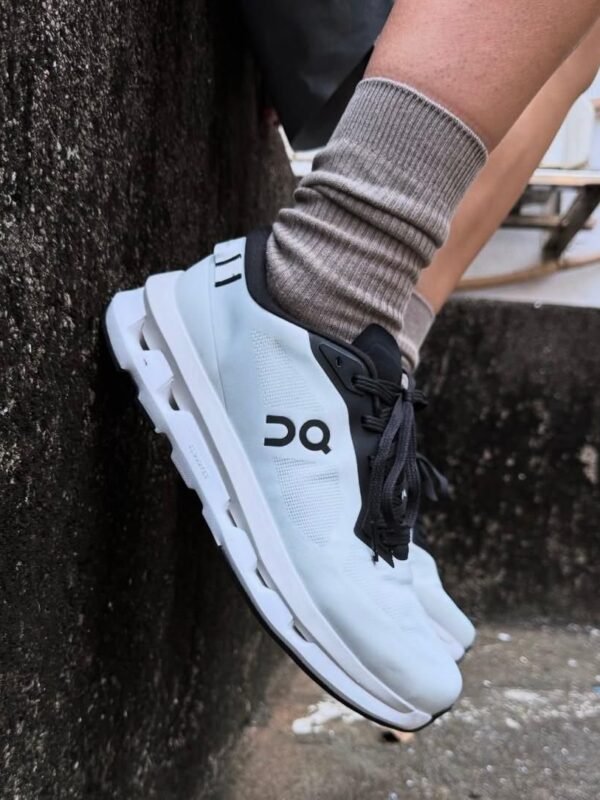 On Running Cloudzone Ice Black