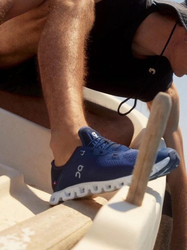 Cloud 5 Coast Sneakers in Blue