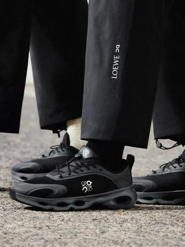 On Running Cloudsolo LOEWE Black
