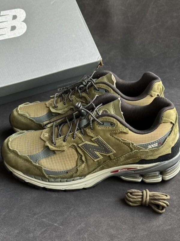New Balance 2002s Stylish Shoes