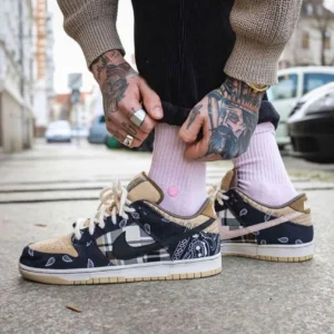 Nike SB Dunk x Travis Scott