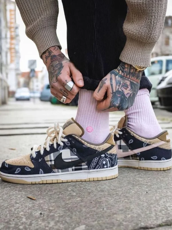Nike SB Dunk x Travis Scott