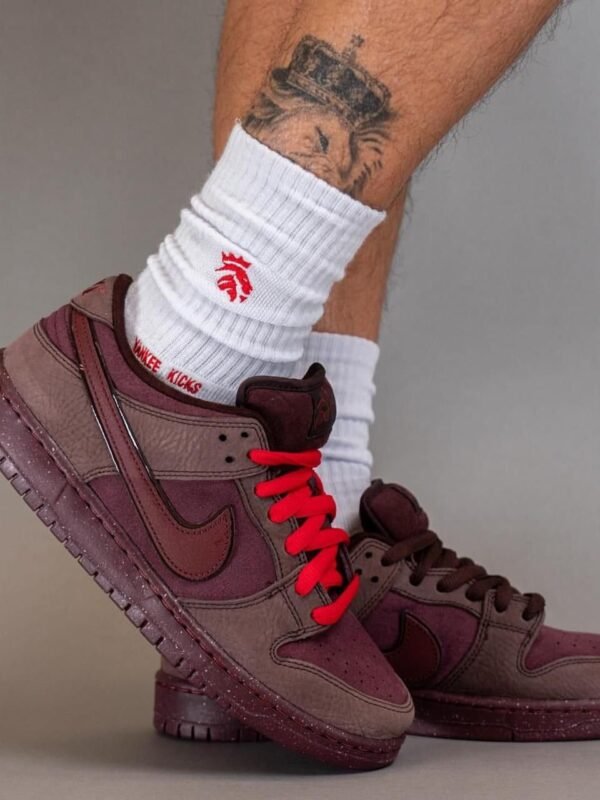 Nike SB Dunk Low City Of Love Burgundy Crush